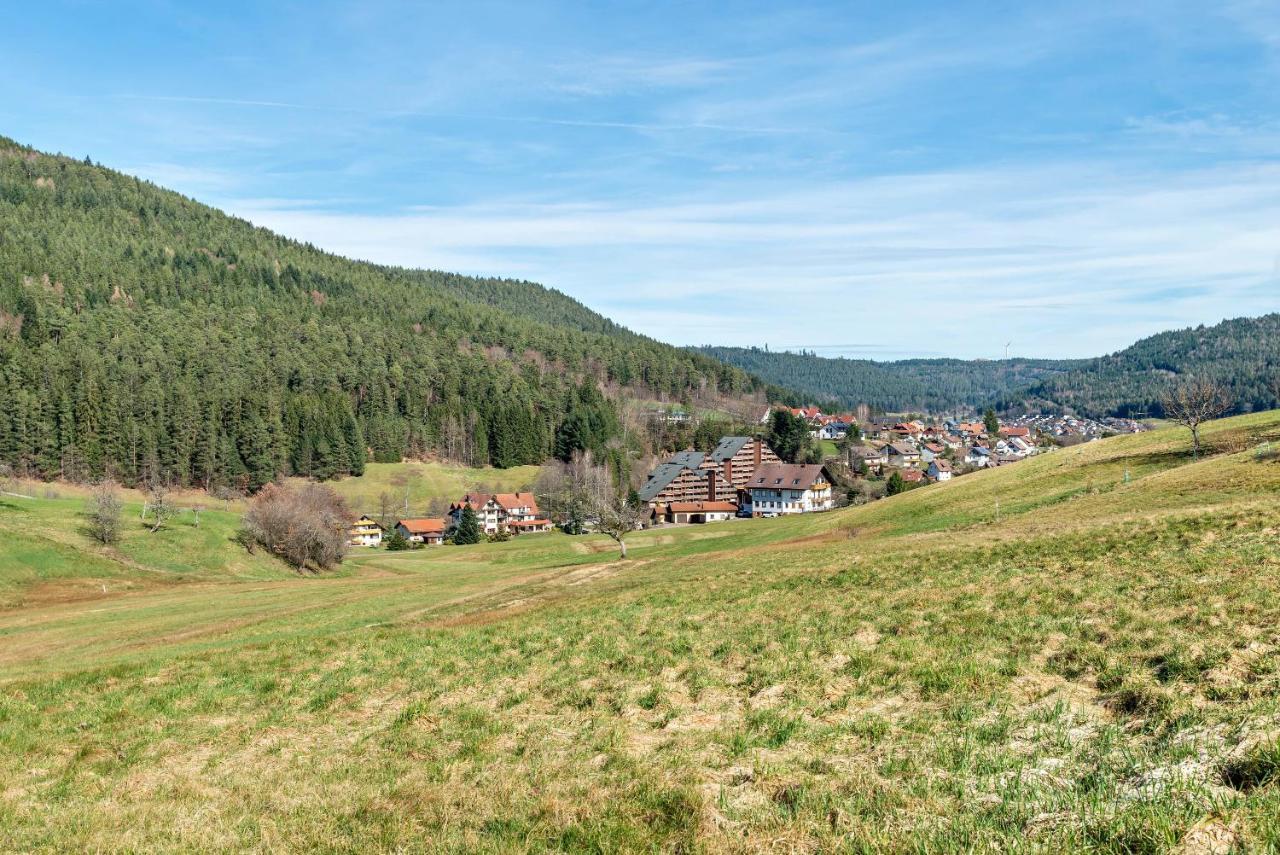 拜尔斯布龙Schwarzwald Woelkchen公寓 外观 照片