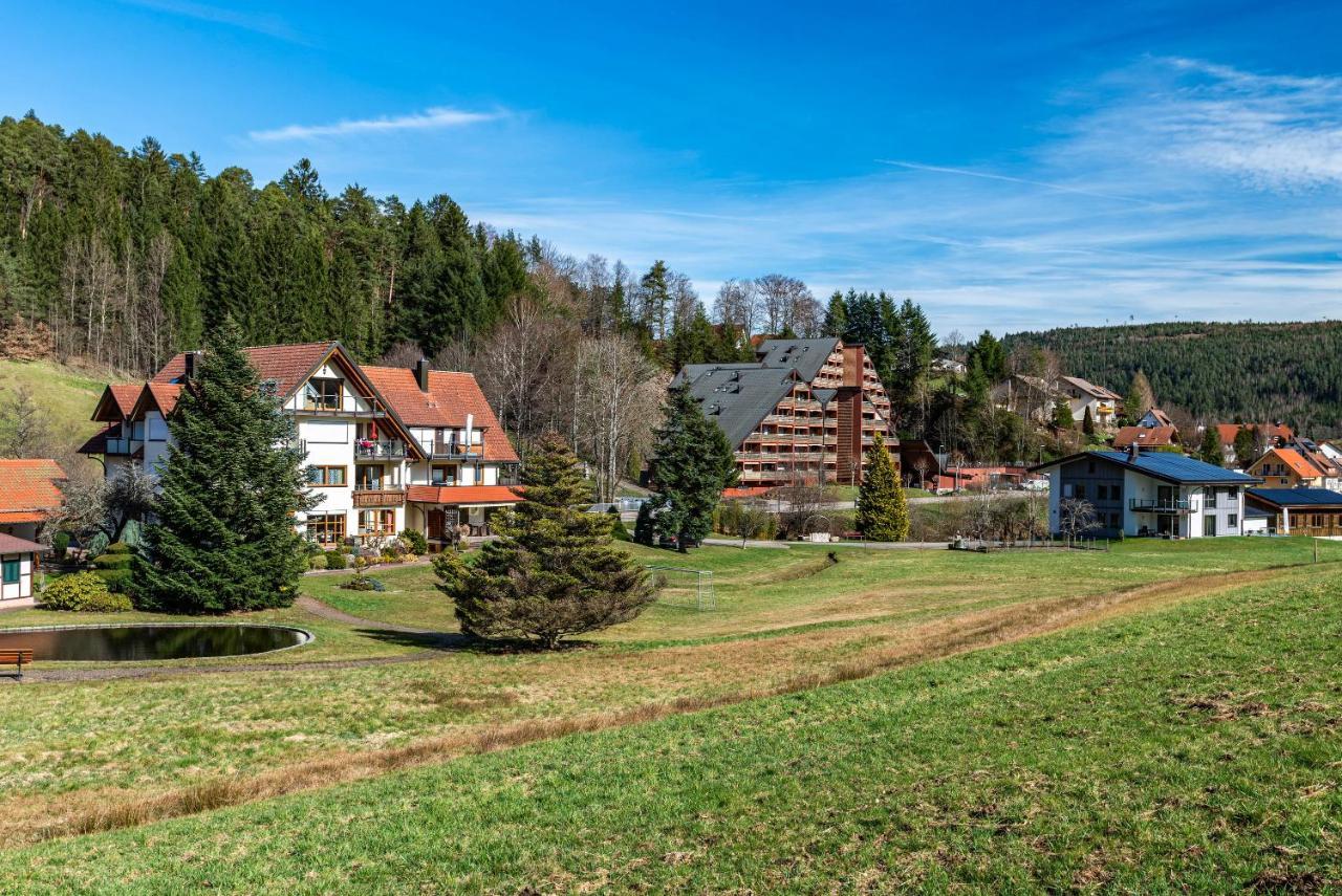 拜尔斯布龙Schwarzwald Woelkchen公寓 外观 照片